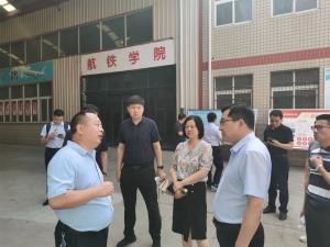 金湖縣縣委領導與市人社局領導蒞臨我?？疾?></div>
                    </div>
                    <div   id=
